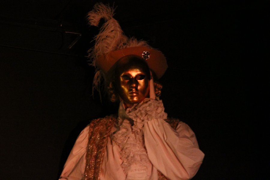 Dom Juan derrière un masque d’or