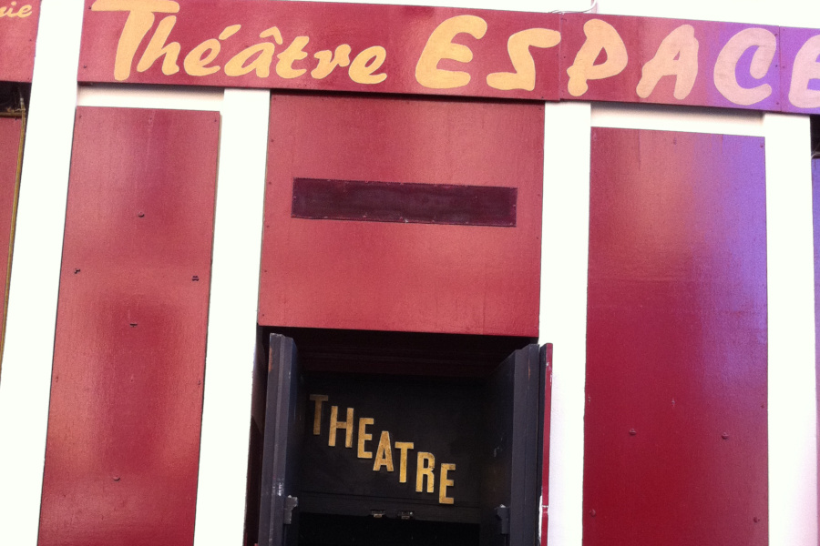 Enseigne du Théâtre Espace Marais